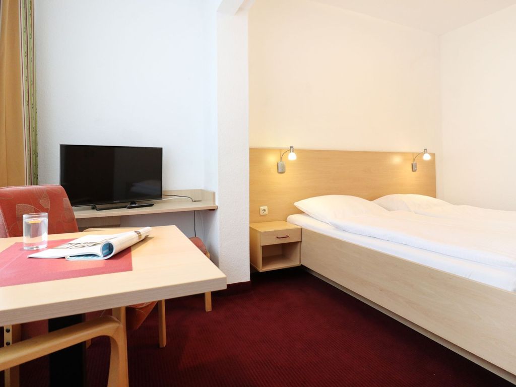 Strandflieder Zimmer 108 - Blick auf den offenen Schlaf-/ Wohnbereich