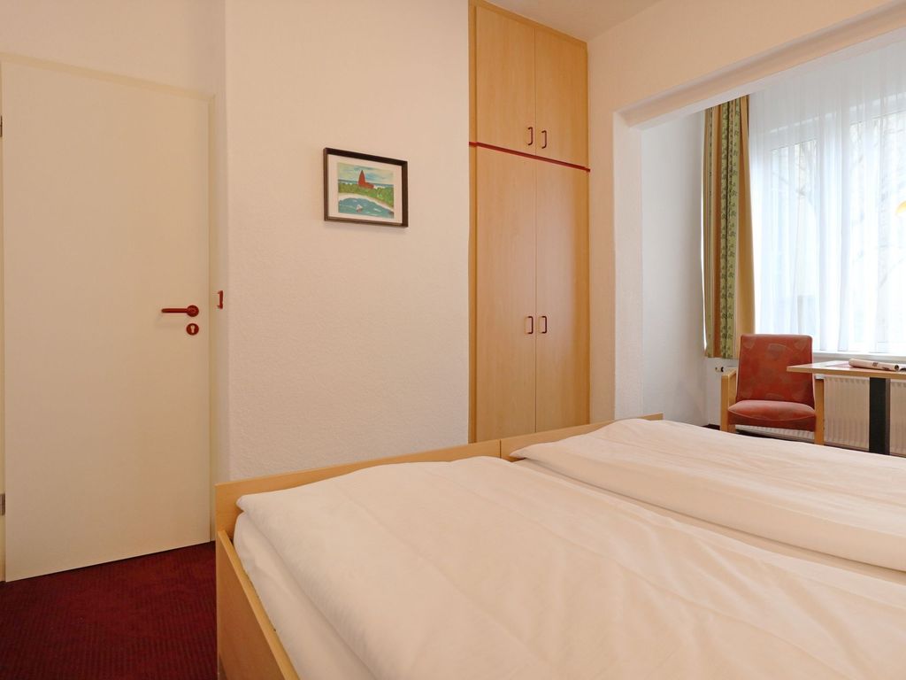 Strandflieder Zimmer 108 - Blick auf den offenen Schlaf-/ Wohnbereich