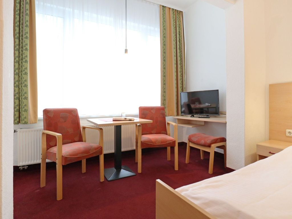 Strandflieder Zimmer 108 - Blick auf den offenen Schlaf-/ Wohnbereich
