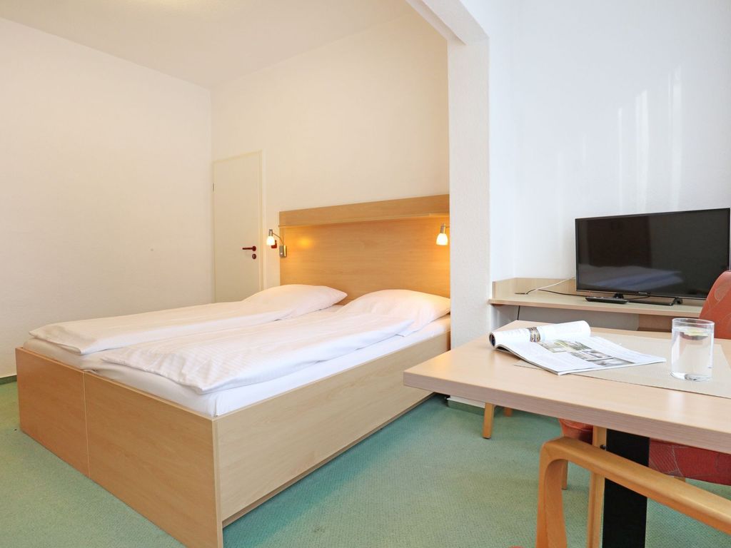 Strandflieder Zimmer 110 - Blick auf den offenen Schlaf-/ Wohnbereich