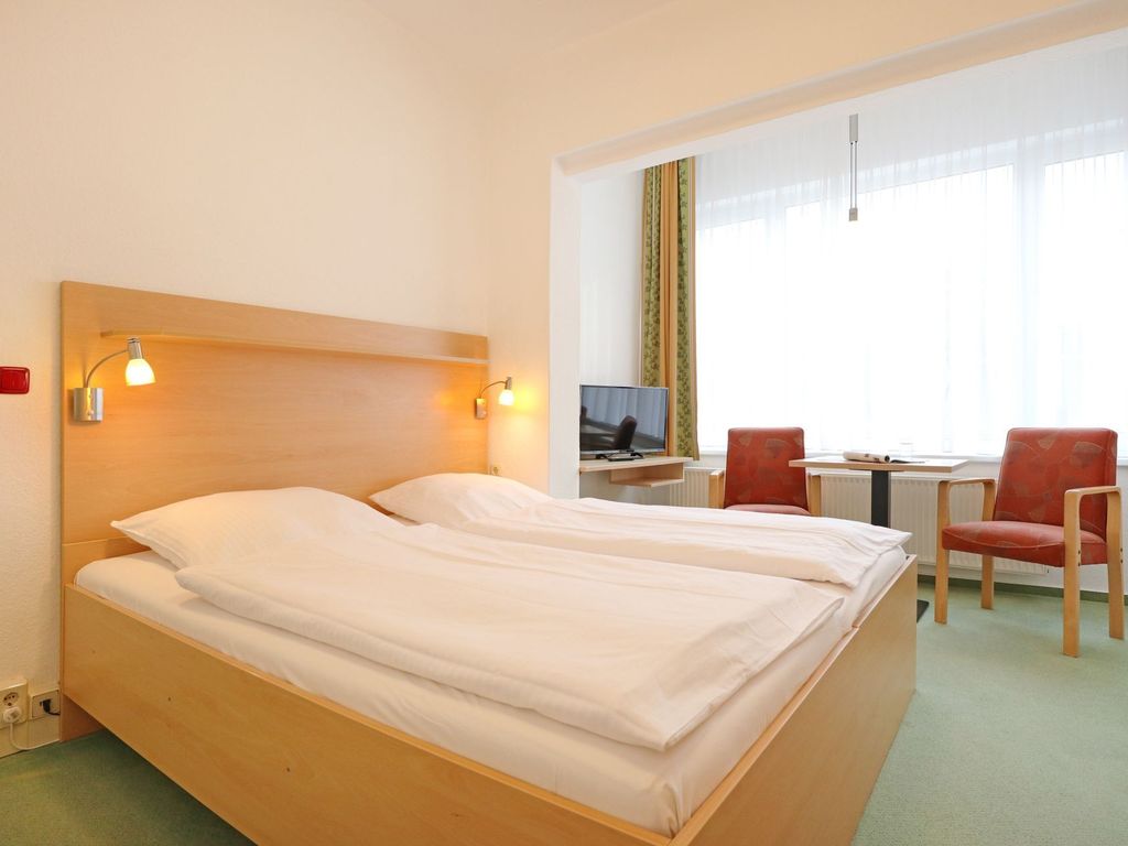 Strandflieder Zimmer 110 - Blick auf den offenen Schlaf-/ Wohnbereich