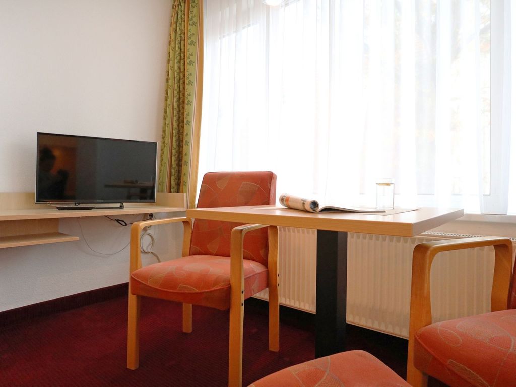 Strandflieder Zimmer 202 - Blick auf den offenen Schlaf-/ Wohnbereich