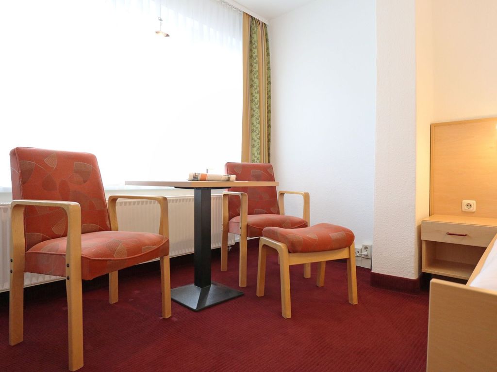 Strandflieder Zimmer 202 - Blick auf den offenen Schlaf-/ Wohnbereich