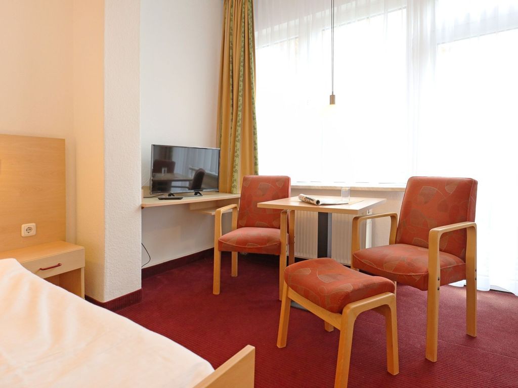 Strandflieder Zimmer 203 - Blick auf den offenen Wohn-/ Schlafbereich