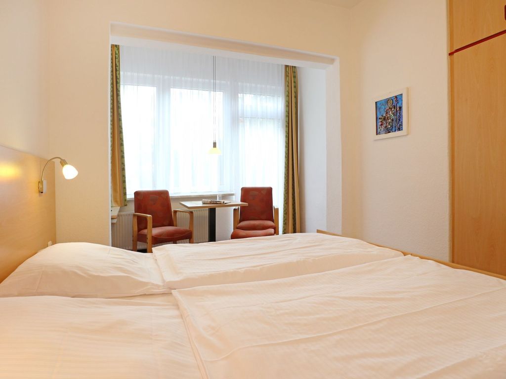 Strandflieder Zimmer 203 - Blick auf den offenen Wohn-/ Schlafbereich