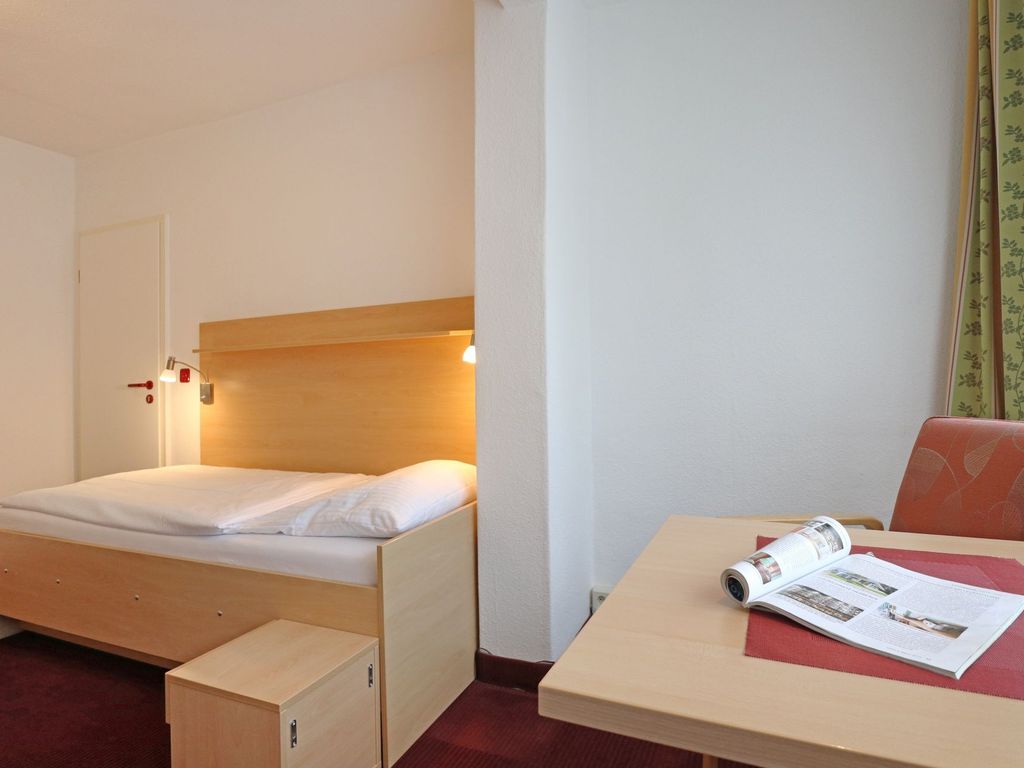Strandflieder Zimmer 204 - Blick auf den offenen Schlaf-/ Wohnbereich