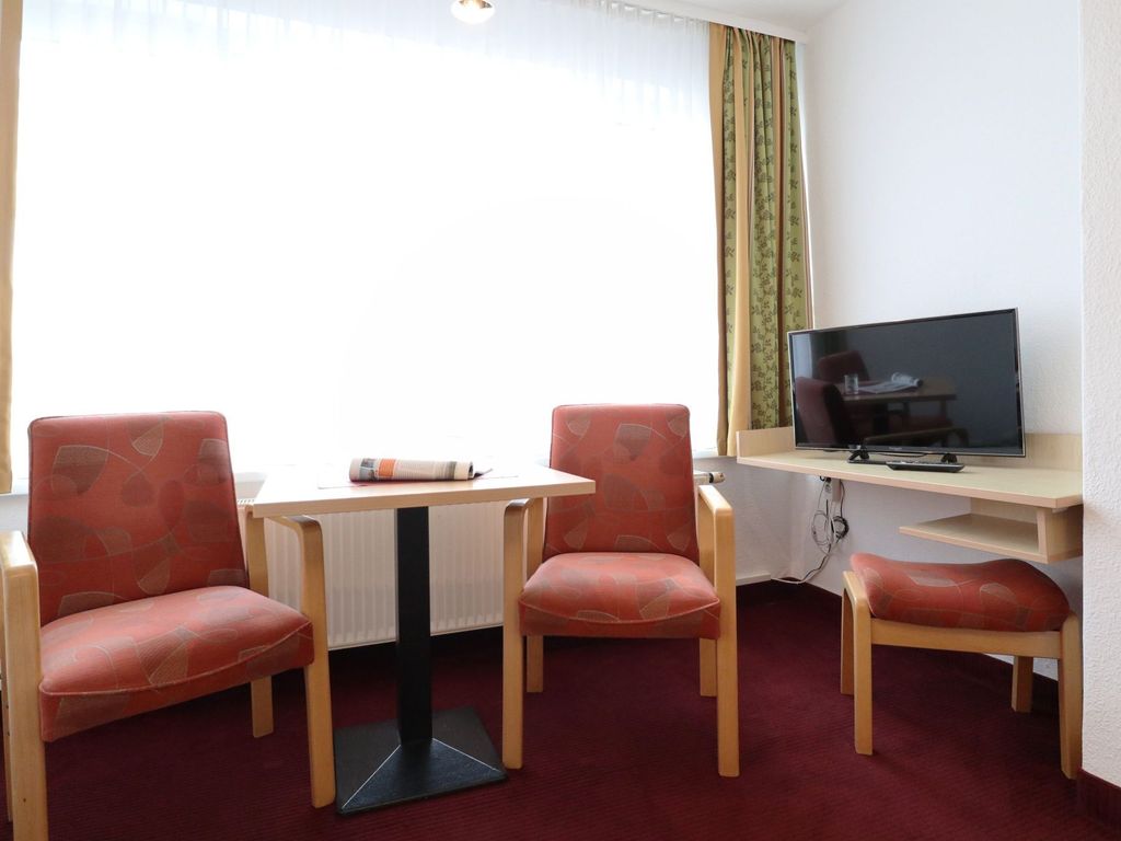 Strandflieder Zimmer 204 - Blick auf den offenen Schlaf-/ Wohnbereich