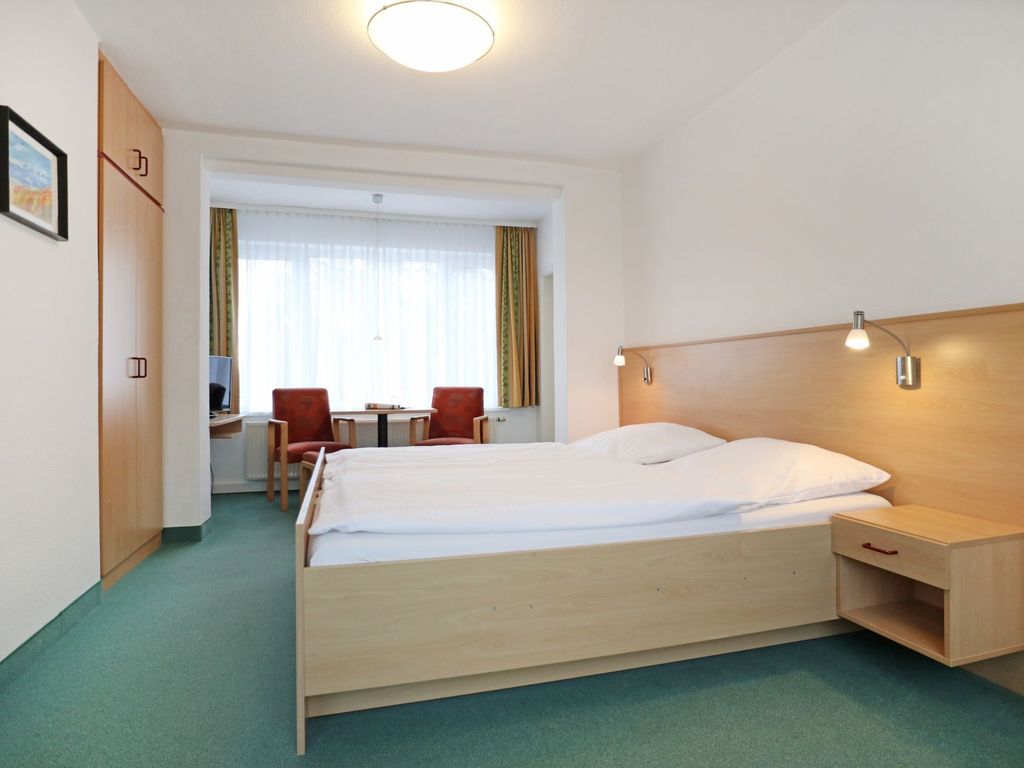 Strandflieder Zimmer 205 - Blick auf den offenen Schlaf-/ Wohnbereich