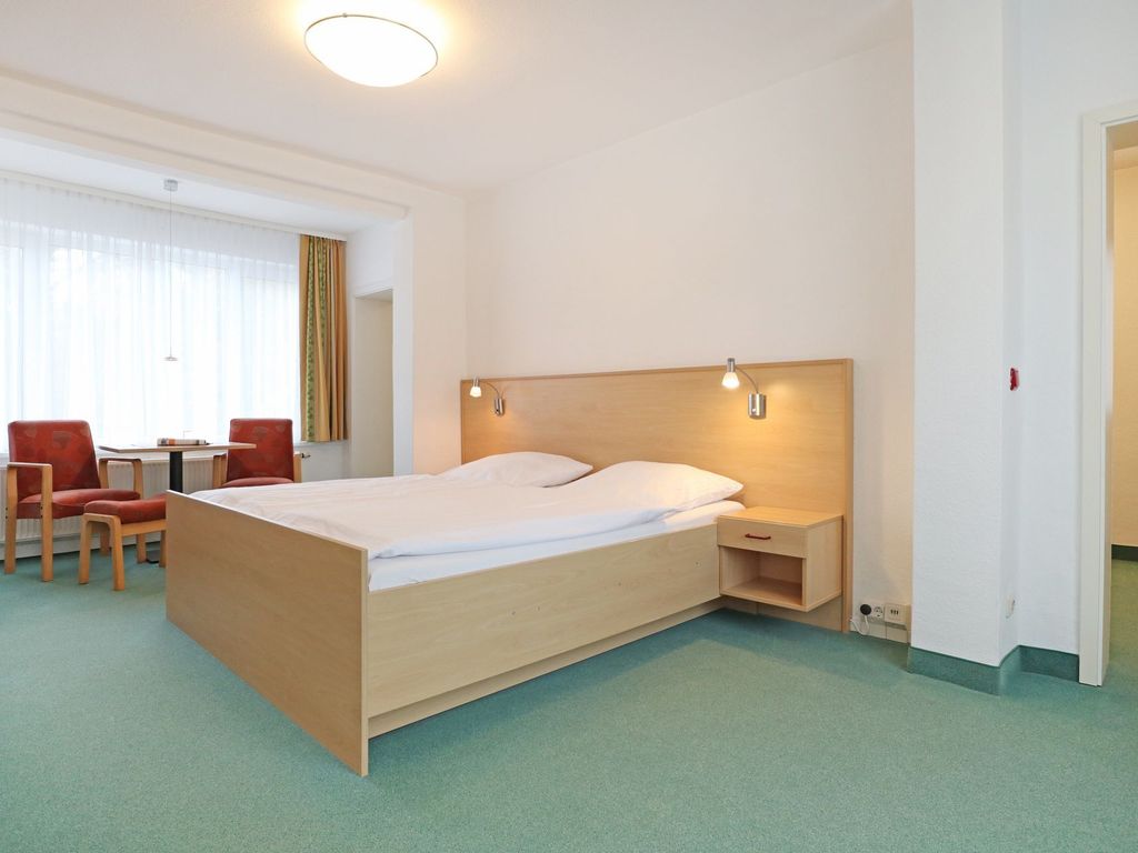 Strandflieder Zimmer 205 - Blick auf den offenen Schlaf-/ Wohnbereich