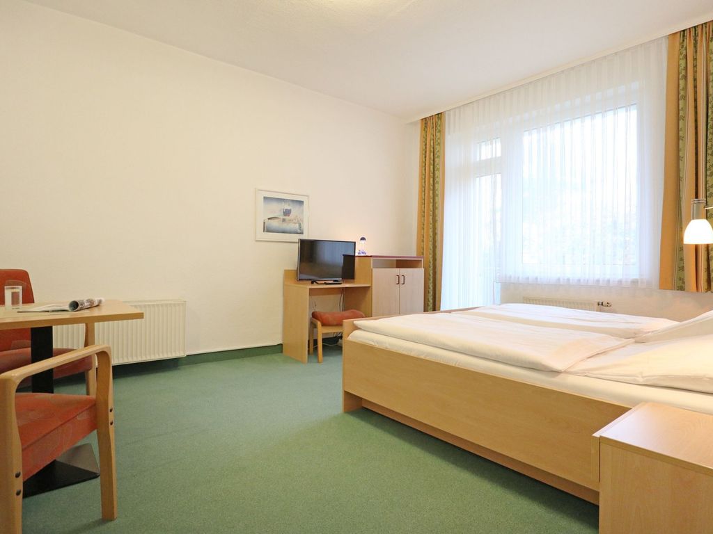 Strandflieder Zimmer 206 - Blick auf den offenen Schlaf-/ Wohnbereich