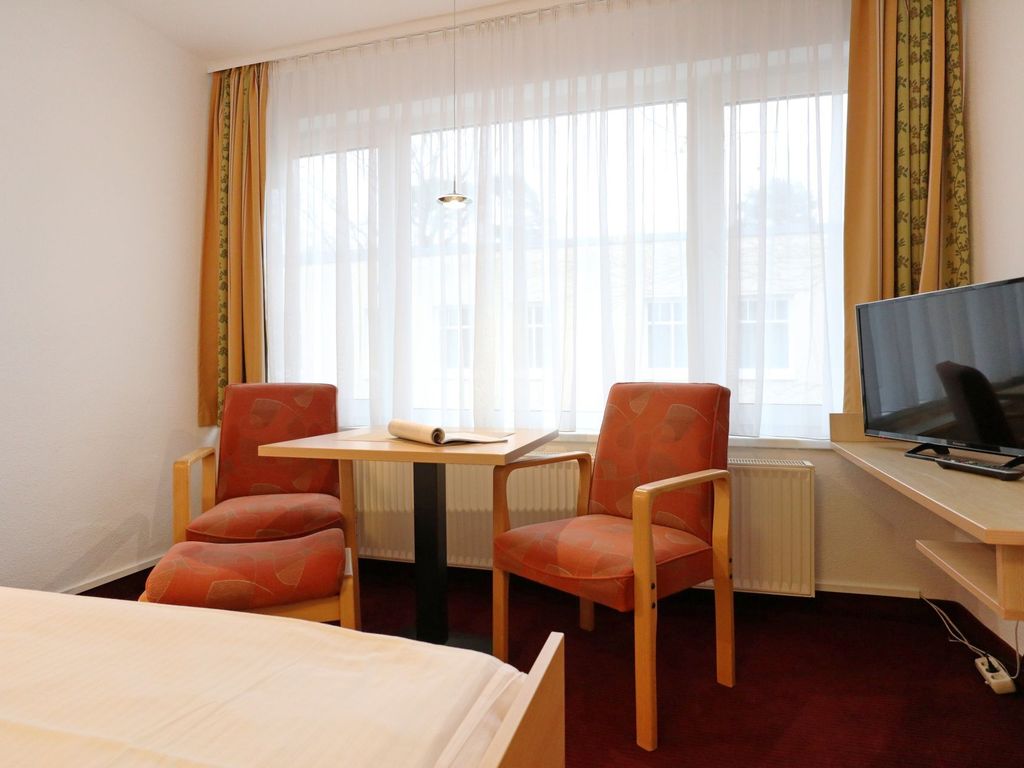 Strandflieder Zimmer 210 - Blick auf den offenen Wohn-/ Schlafbereich