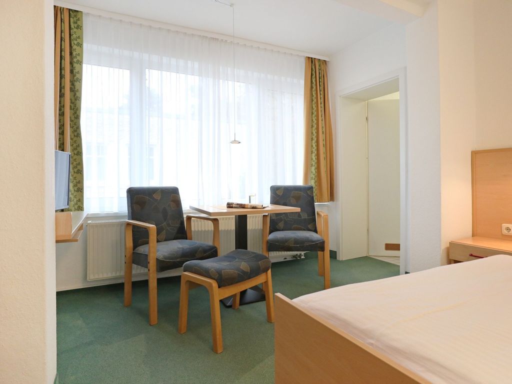 Strandflieder Zimmer 211 - Blick auf den offenen Schlaf-/ Wohnbereich