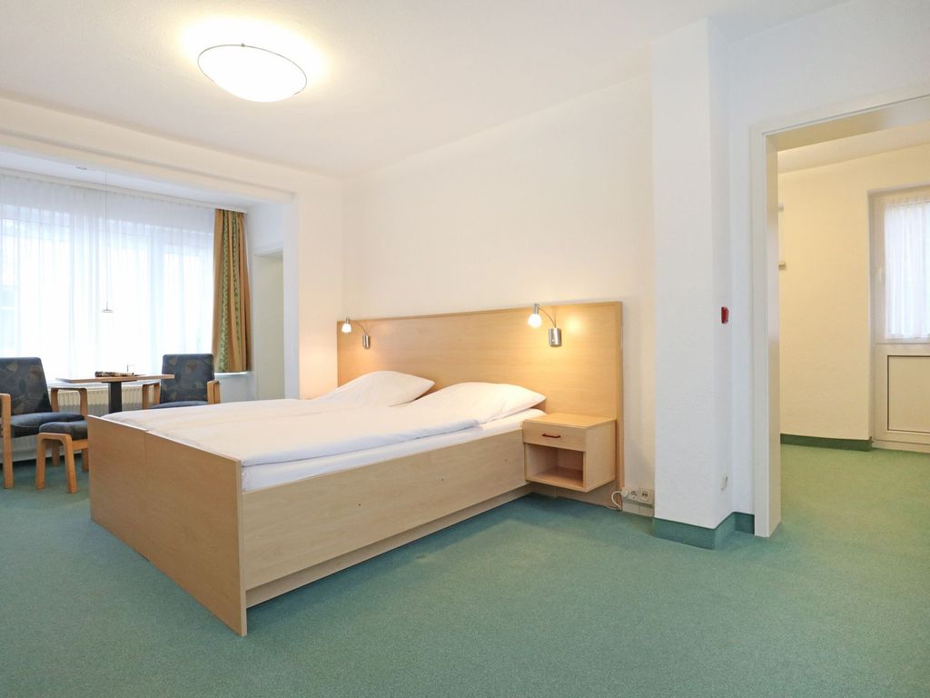 Strandflieder Zimmer 211 - Blick auf den offenen Schlaf-/ Wohnbereich
