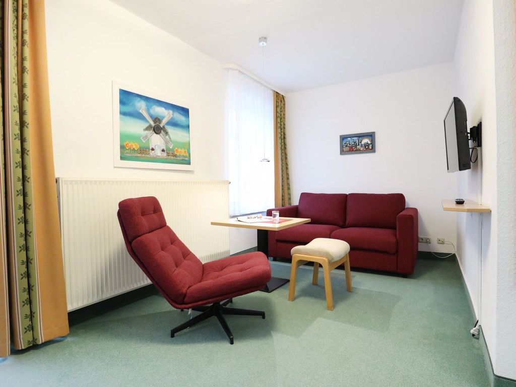 Strandflieder Zimmer 301 - Blick auf den offenen Schlaf-/ Wohnbereich