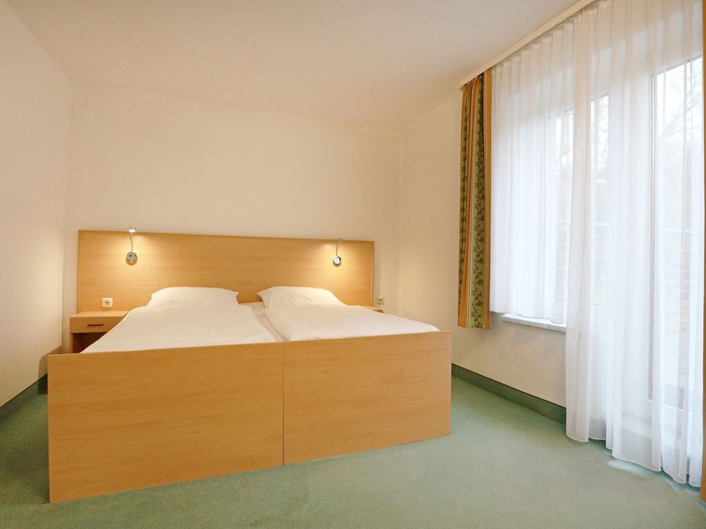 Strandflieder Zimmer 301 - Blick auf den offenen Schlaf-/ Wohnbereich