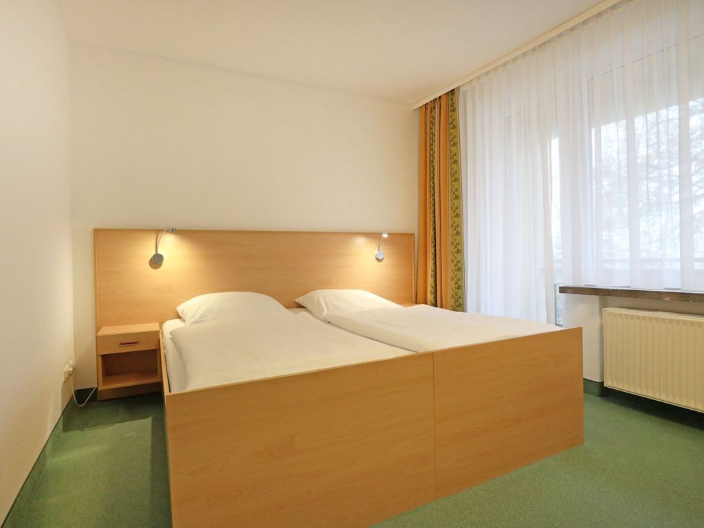 Strandflieder Zimmer 302 - Blick auf den offenen Schlafbereich