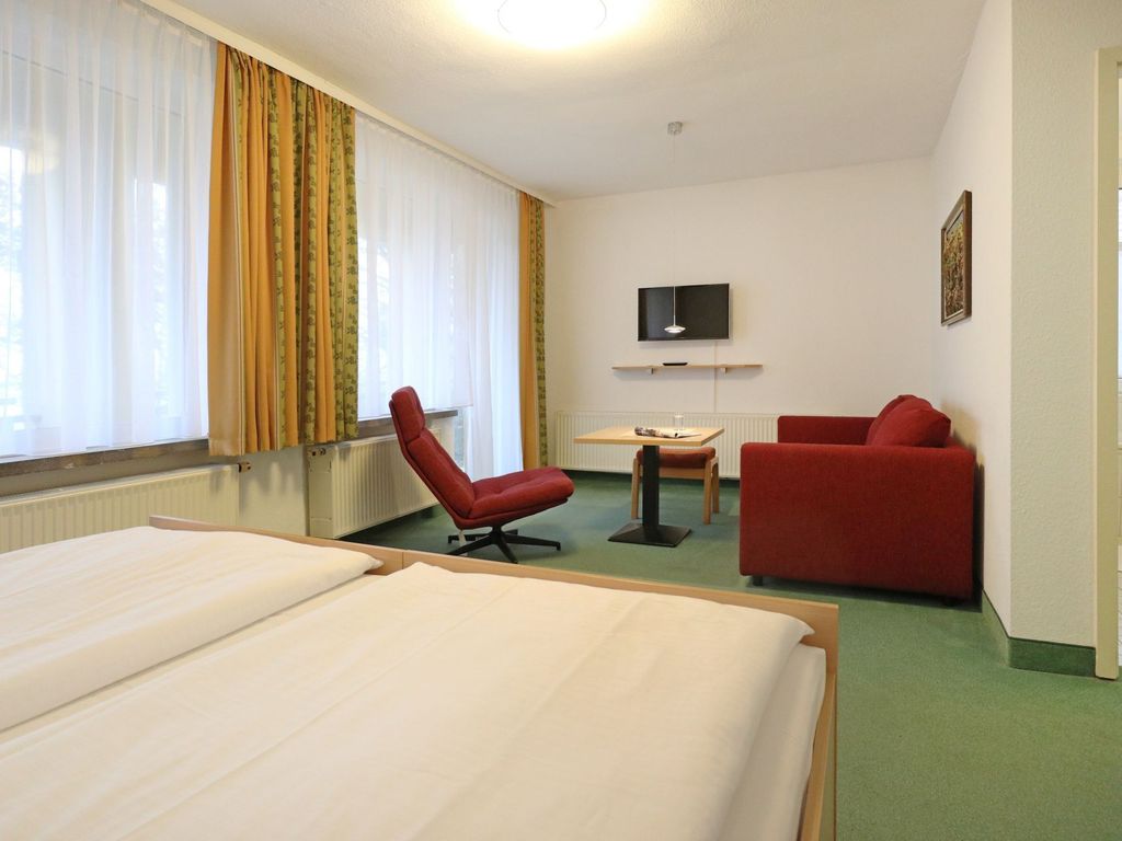 Strandflieder Zimmer 302 - Blick auf den offenen Wohn-/ Schlafbereich