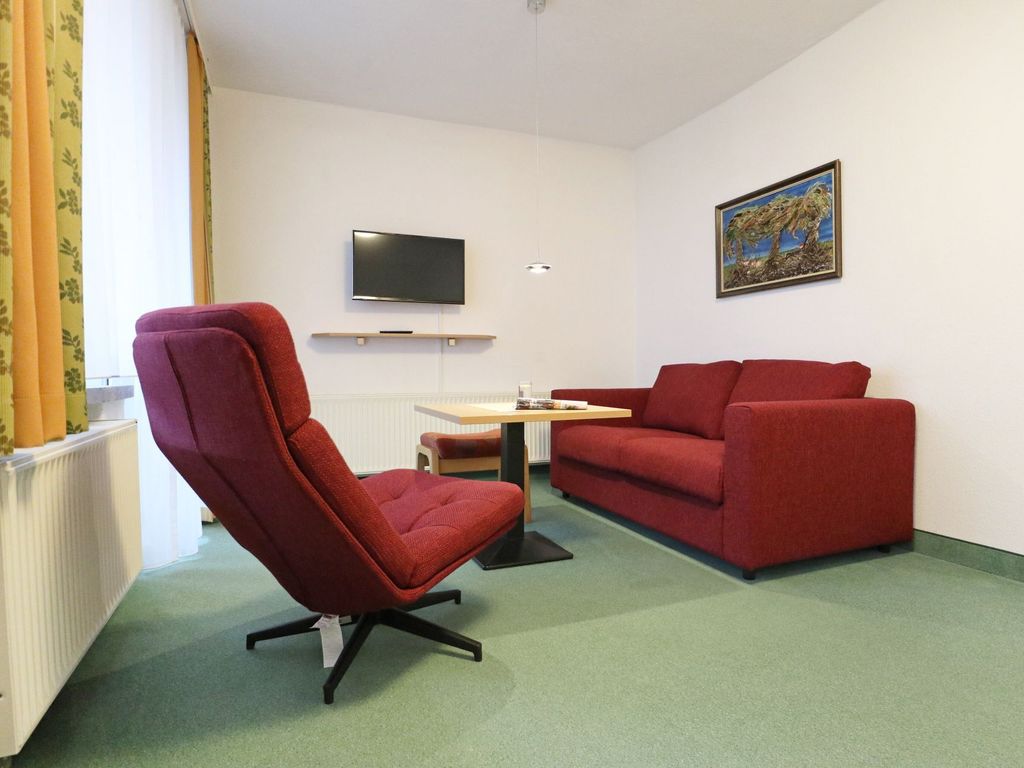 Strandflieder Zimmer 302 - Blick auf den gemütlichen Wohnbereich