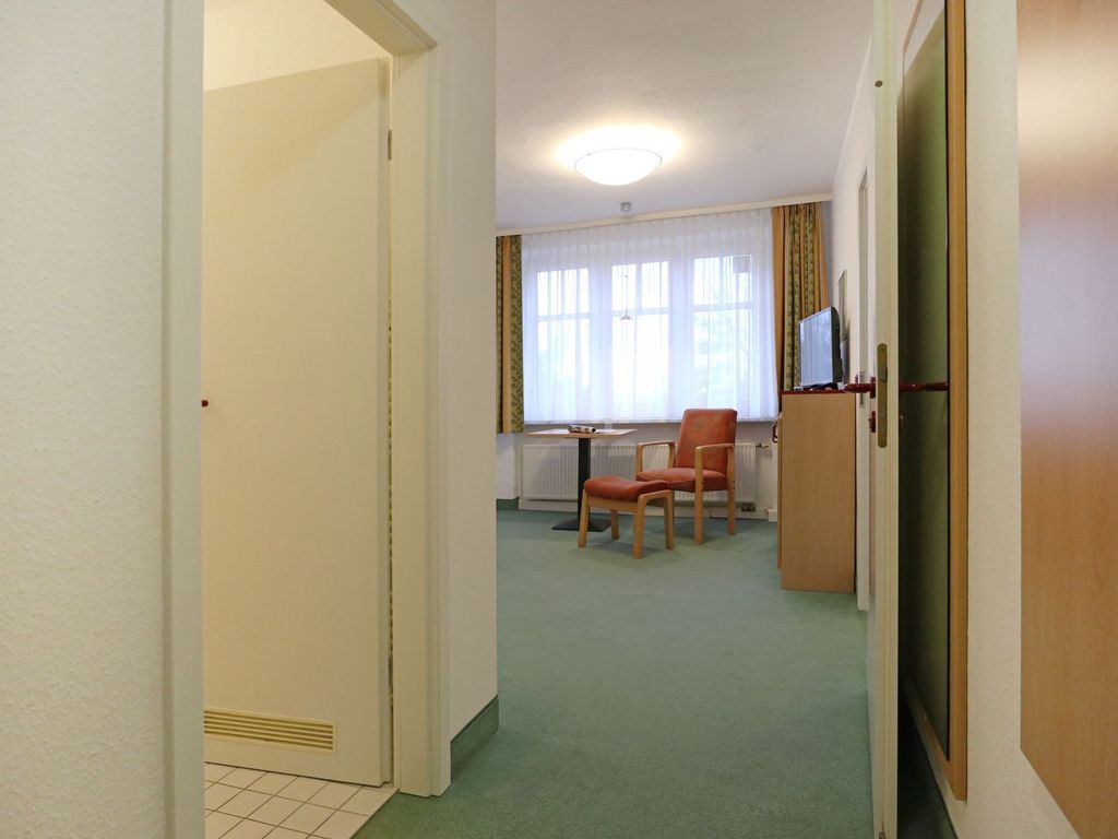Strandflieder Zimmer 305 - Blick vom Eingang in das Zimmer