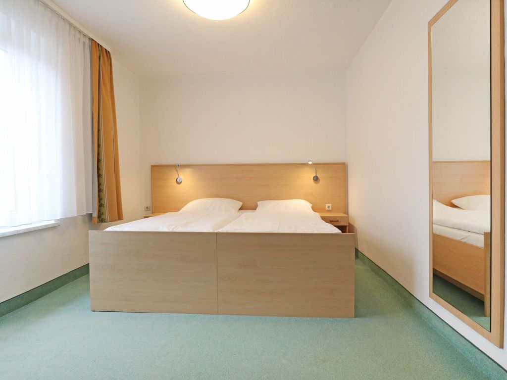 Strandflieder Zimmer 307 - Blick auf den offenen Wohn-/ Schlafbereich