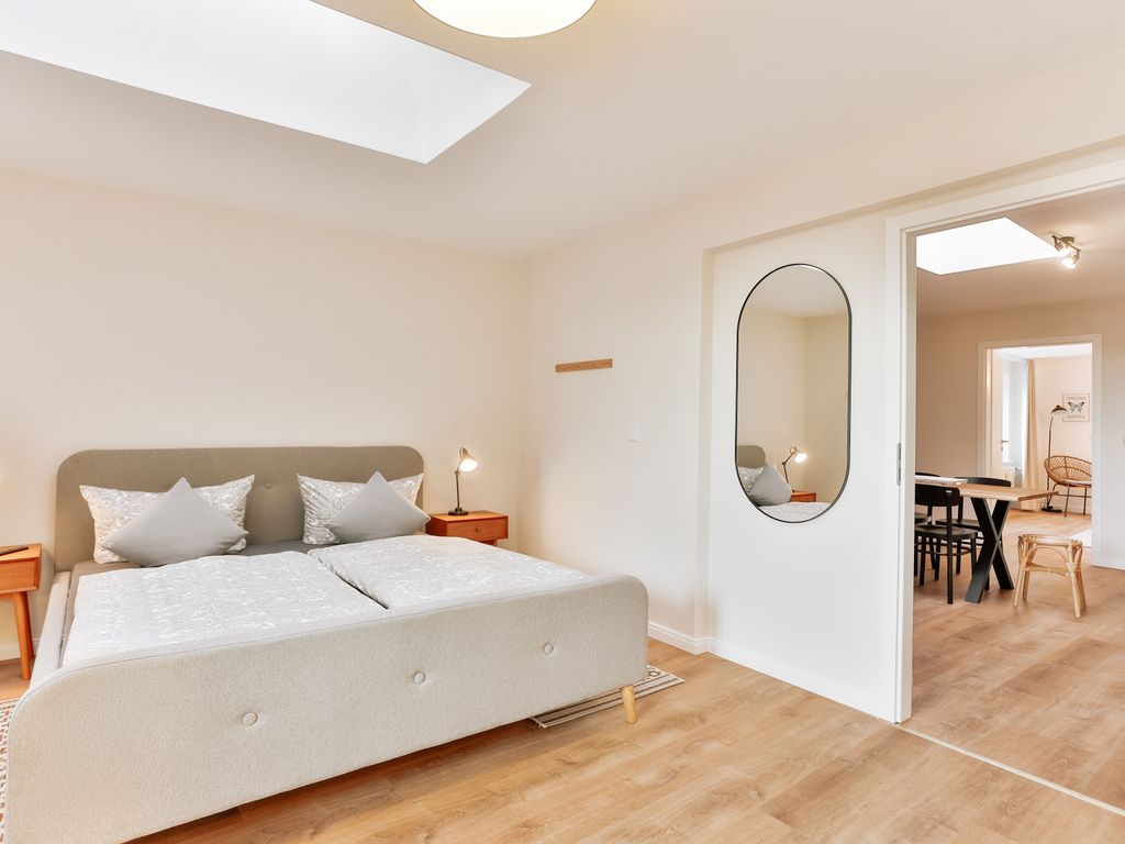Schlafzimmer 1