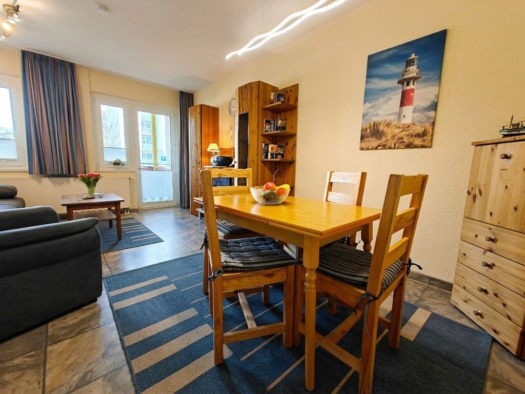 Wohnzimmer mit Esstisch