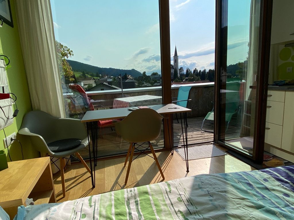 Panorama-Gästestudio im Penthouse: Privatbad, Balkon & Küche