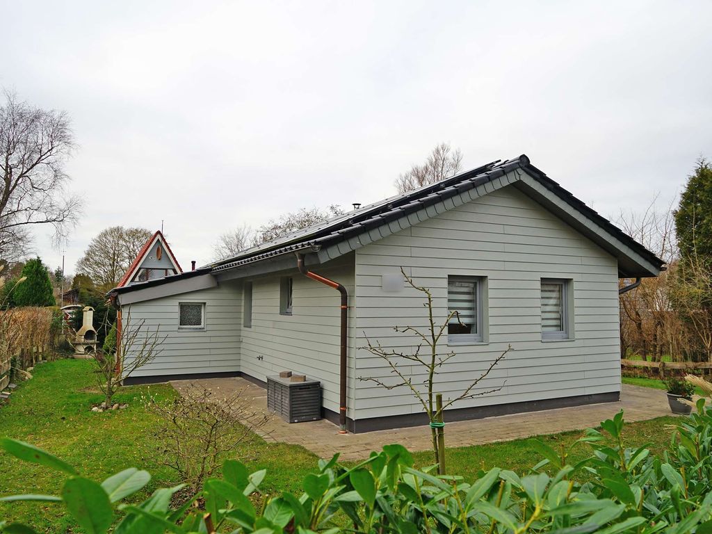 Blockhaus mit W-LAN und Zaun - Hauseingang
