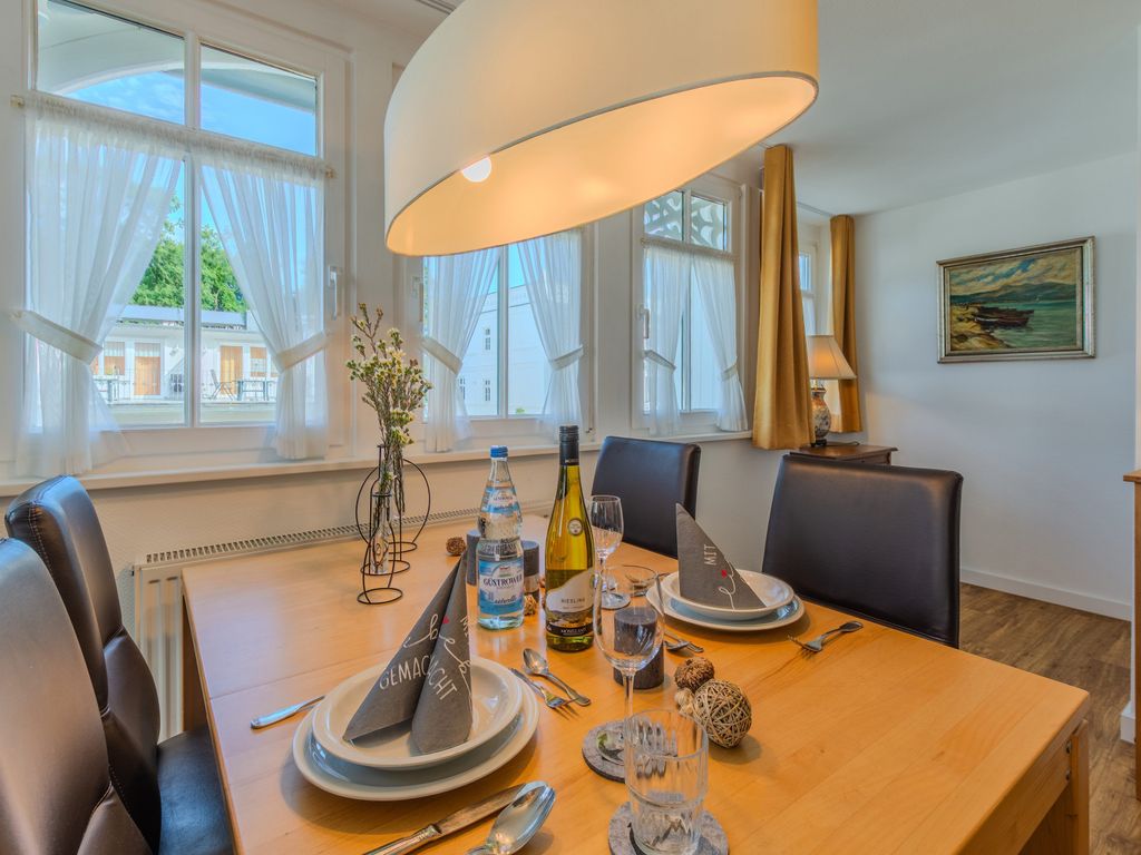 Esstisch im Wohnzimmer