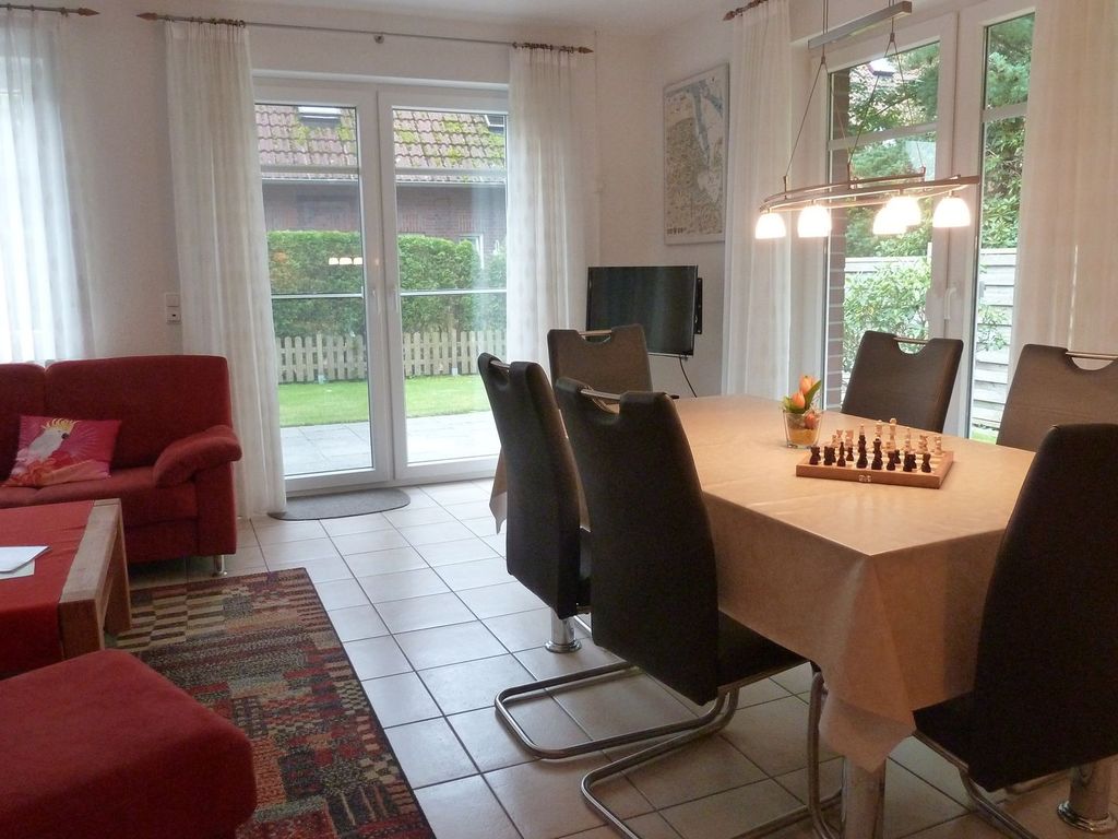 Wohnbereich mit Zugang zur Terrasse
