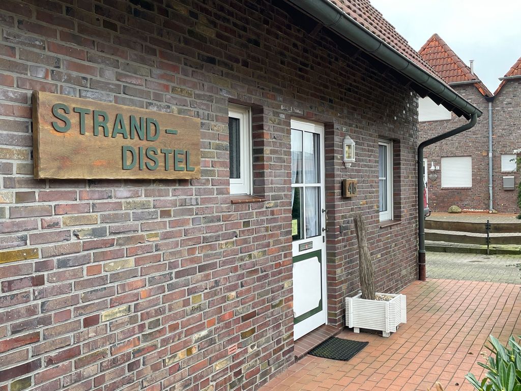 Blick auf den Eingang der Stranddistel