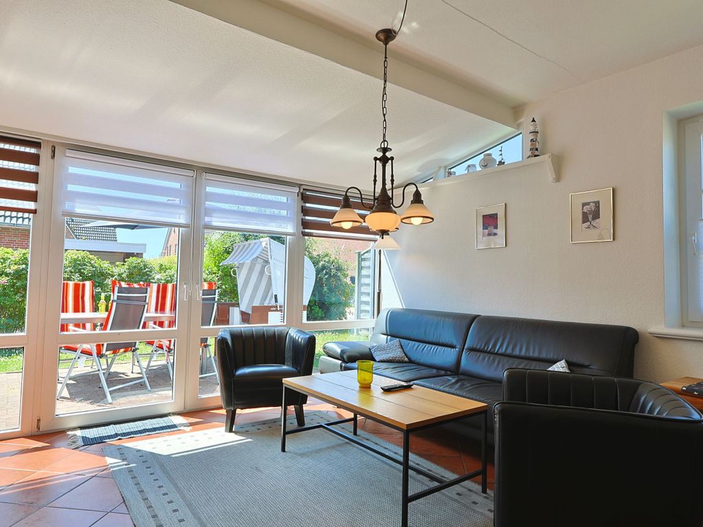 Helles Wohnzimmer mit Terrassenzugang