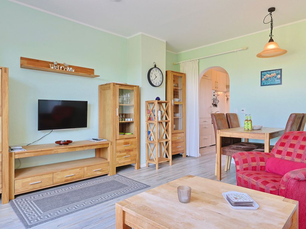 Gemütliches Wohnzimmer mit Terrassenzugang