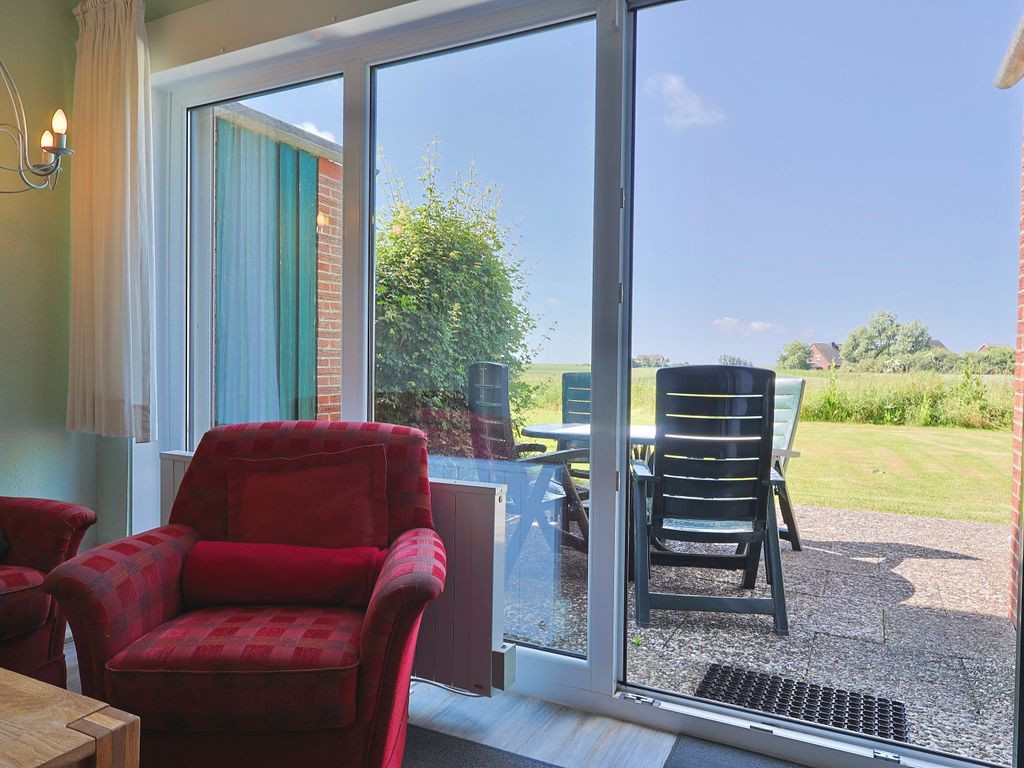 Gemütliches Wohnzimmer mit Terrassenzugang