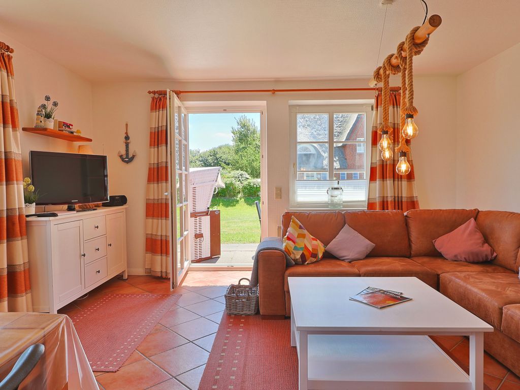 Ferienhaus mit Terrasse und Strandkorb, direkt am Deich