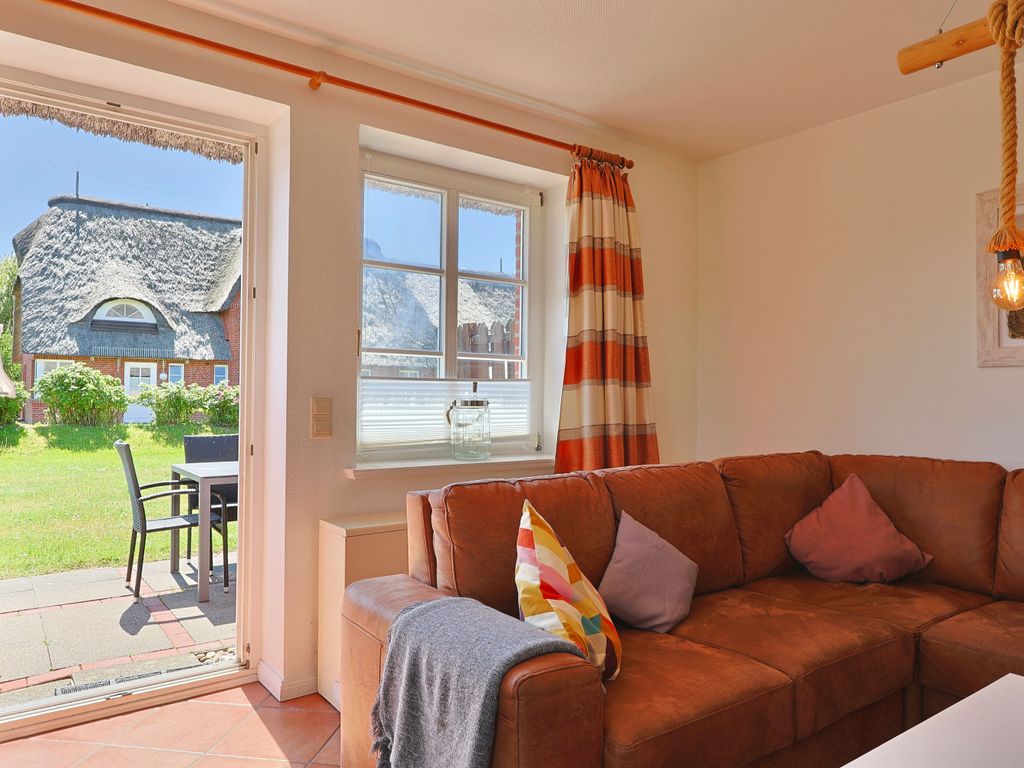 Ferienhaus mit Terrasse und Strandkorb, direkt am Deich