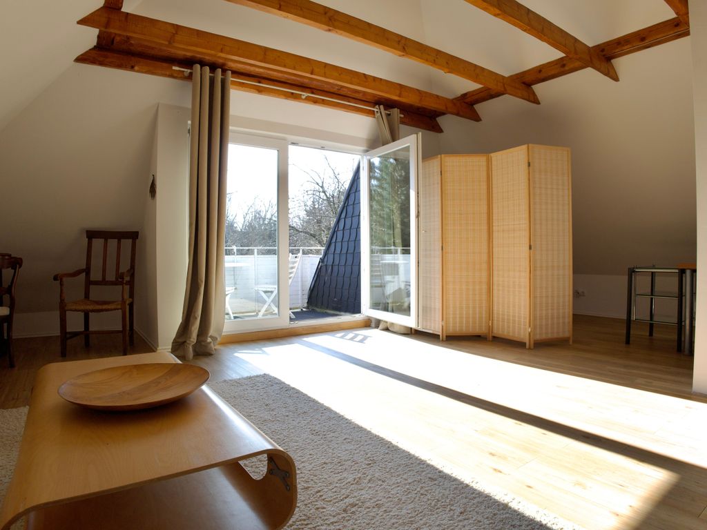 Galerie mit eigenem Balkon mit Gartenblick
