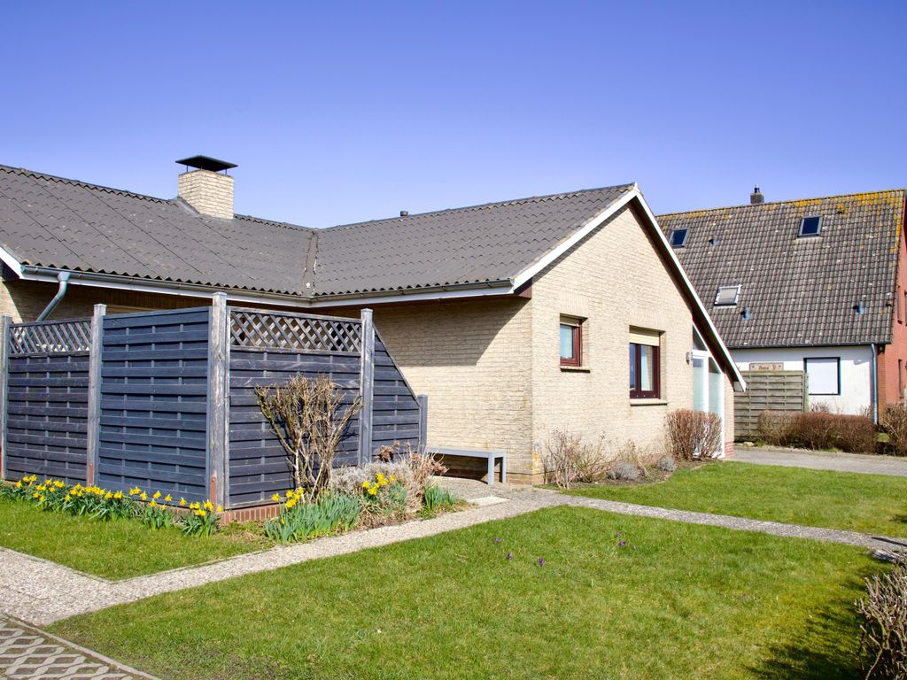 Ferienhaus im Grünen, nur wenige Schritte zum Meer