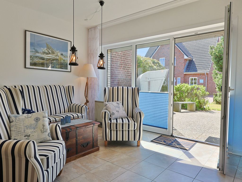 Ferienhaus mit Terrasse und Strandkorb