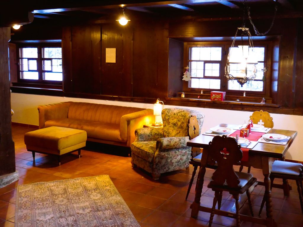 Wohnzimmer mit Essplatz