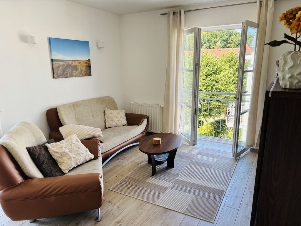 Wohnzimmer mit Wand Deko