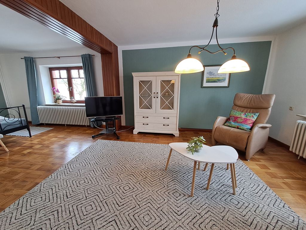 drehbarer Fernstehtisch vorhanden