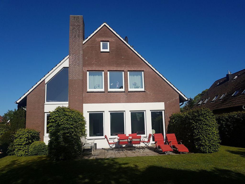 Blick auf das Haus vom Garten