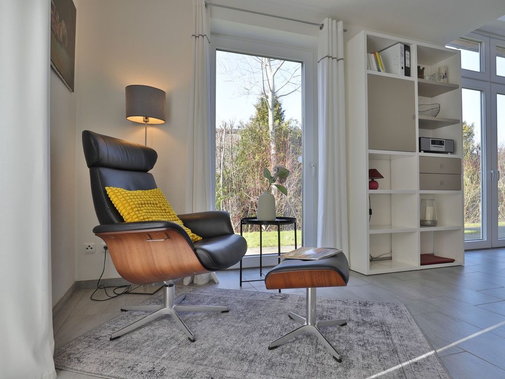 Strandgut Ferienhaus - Blick auf den gemütlichen Lesesessel