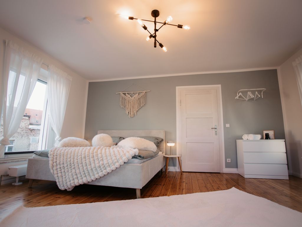 Schlafzimmer 1