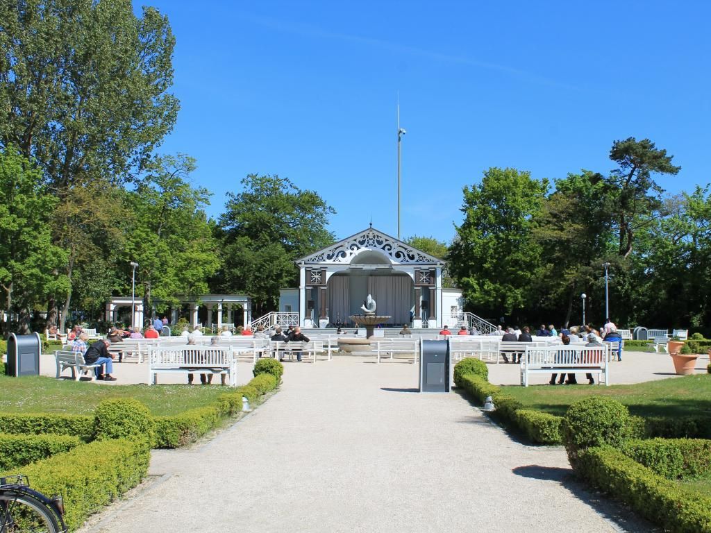 Ostseebad Boltenhagen - Blick auf den Kurpark im Zentrum