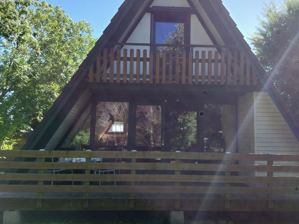 Die Terrasse und der Garten laden dazu in sonnige Tage zu genießen