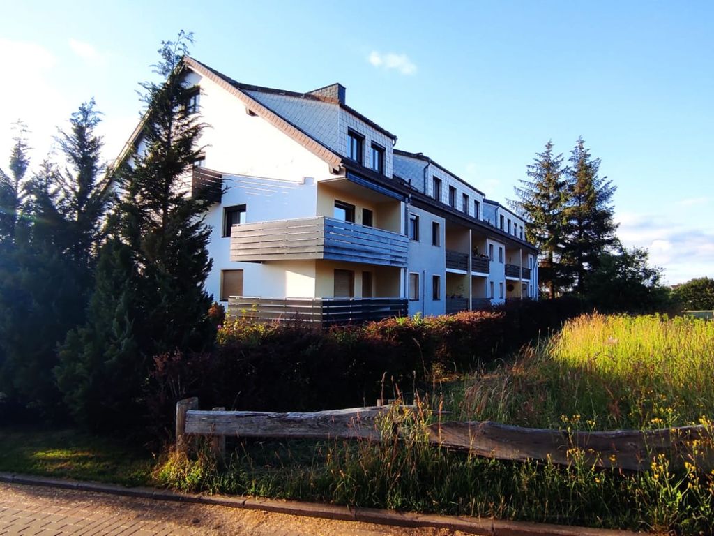 Außenansicht Seite mit Blick auf die Bergwiese