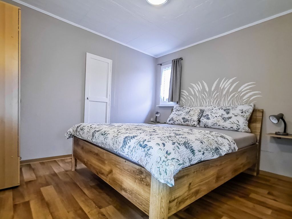 Schlafzimmer mit Doppelbett 1,60m
