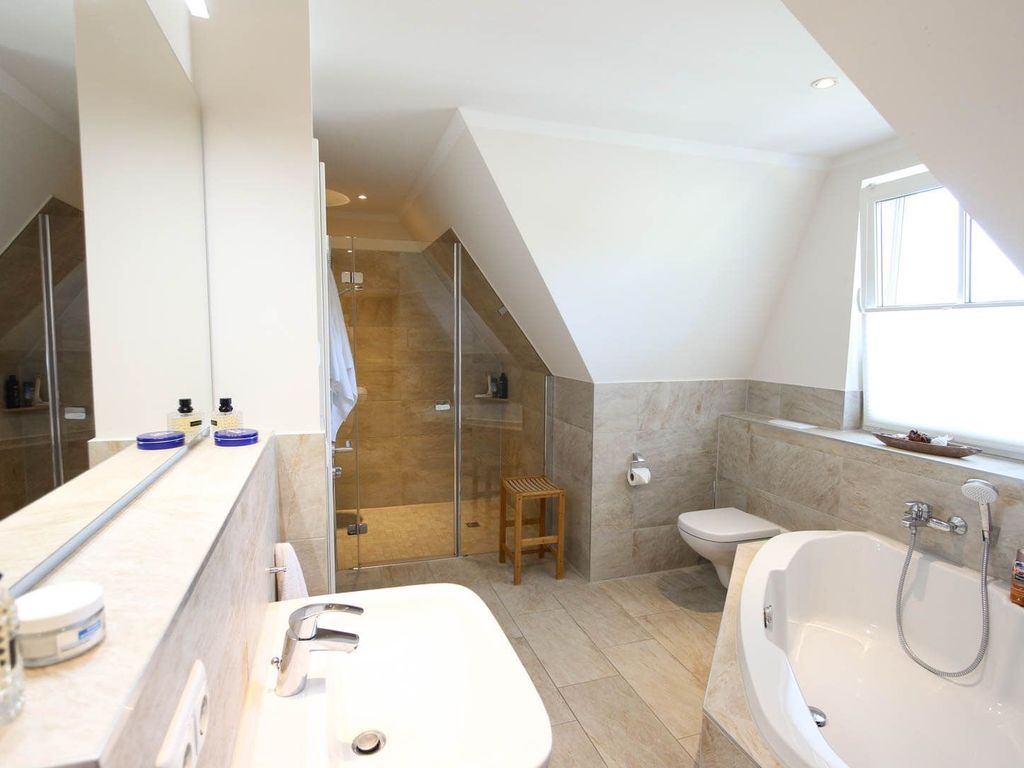 Badezimmer mit Wanne
